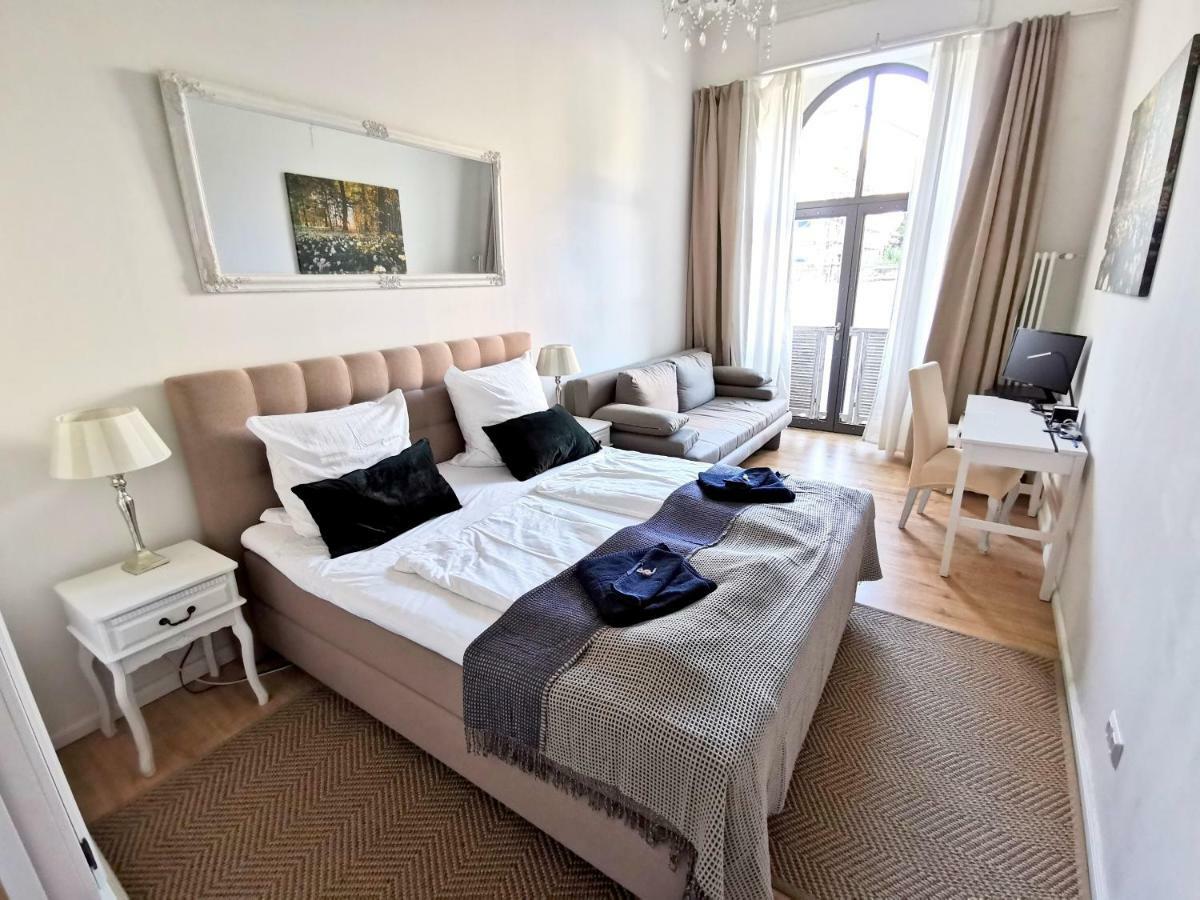 Gastein By Rockchair Apartments L Superhost Status L 2 Bedrooms Boxspringbeds 1,5 Bathrooms - Cozy Family & Business Flair Welcomes You! Berlin Zewnętrze zdjęcie
